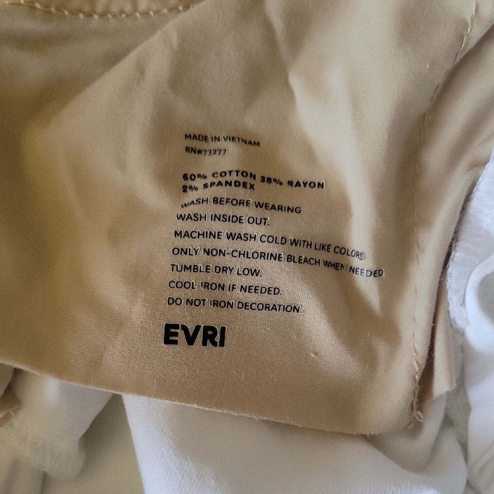 Women's White Jeans - Picture 8 of 8